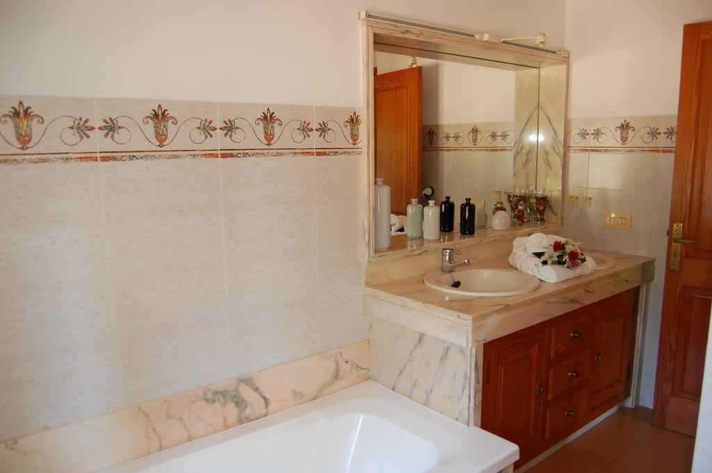 Private Villas Puerto Pollensa For Family Groups, Private Mountain Ideal For Runners, Trailers, Hikers, It Is Approximately 3 Minute Walk From The Beach Oda fotoğraf